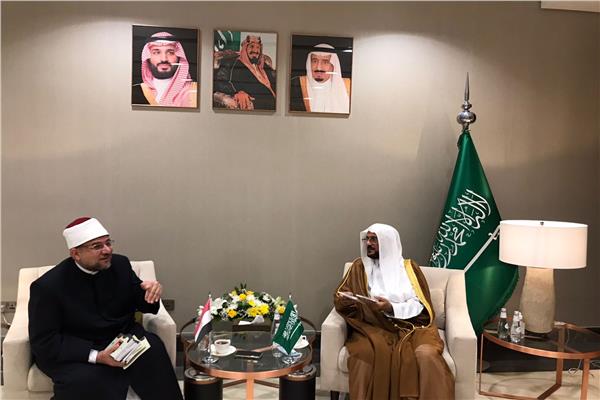 محمد مختار جمعة وزير الأوقاف مع نظيرة السعودي الدكتور عبد اللطيف آل الشيخ