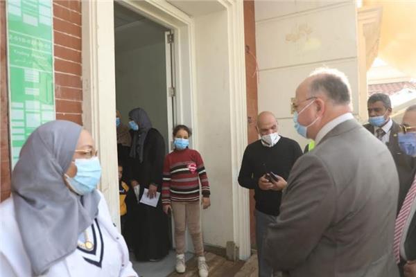 محافظ القاهرة يتفقد مستشفى عزل حميات العباسية 