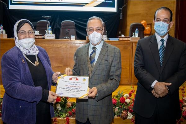 رئيس جامعة طنطا المرأة المصرية تعيش عصرها الذهبى فى عهد الرئيس السيسي 