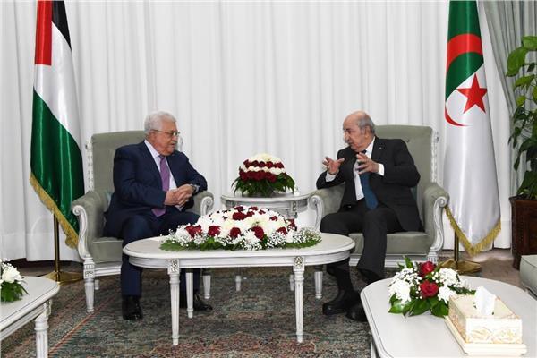الرئيس الجزائري عبد المجيد تبون ونظيره الفلسطيني محمود عباس "أبو مازن"