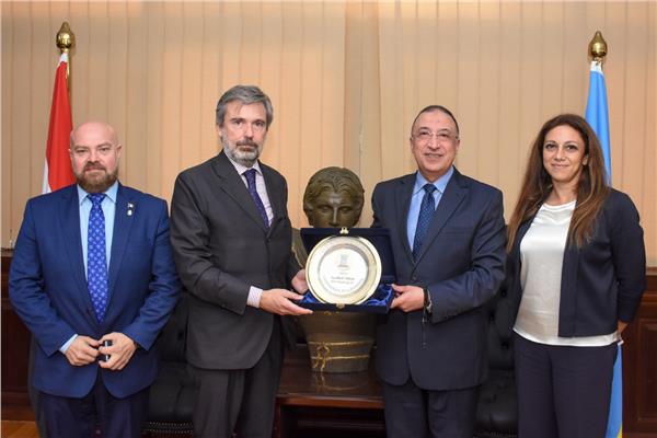 محافظ الإسكندرية يبحث مع سفير إيطاليا تعزيز سبل التعاون وتوطيد العلاقات  