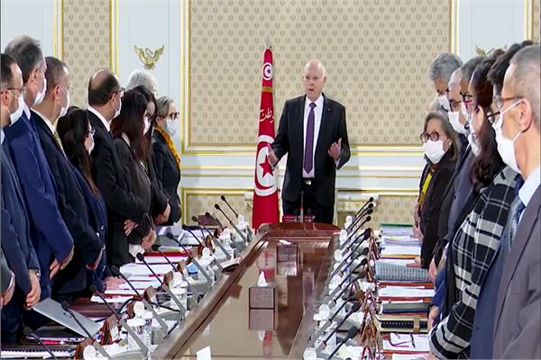 الرئيس التونسي قيس سعيد أثناء أجتماع مجلس الوزراء