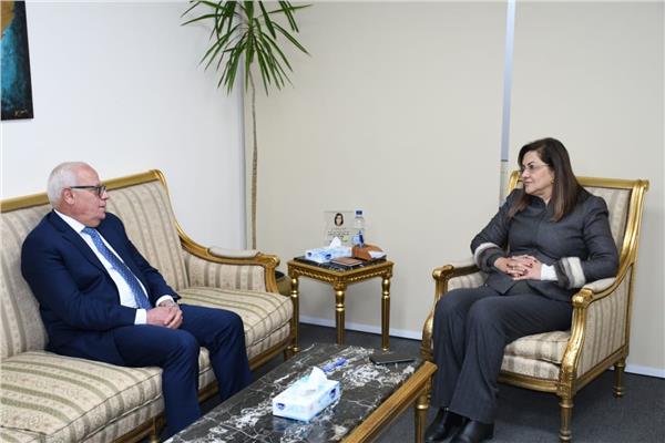 وزيرة التخطيط تبحث توطين أهداف التنمية المستدامة ببورسعيد