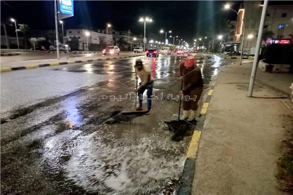 سقوط امطار علي محافظة دمياط والدفع بسيارات الشفط