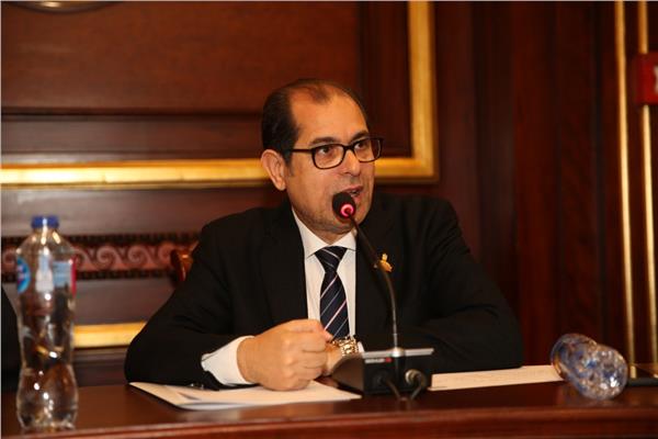 الدكتور يوسف عامر رئيس اللجنة الدينية بمجلس الشيوخ