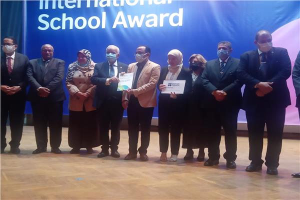 بالصور : فوز 4 مدارس بالبحيرة بجائزة المدرسه الدوليه للاعتماد الكامل 