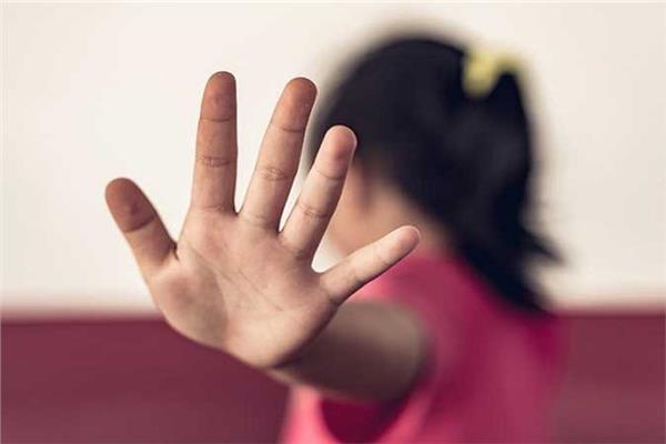 جنايات دمنهور تقضى بحبس عامل زراعى ٦ سنوات لقيامة بالتحرش بطفلة 