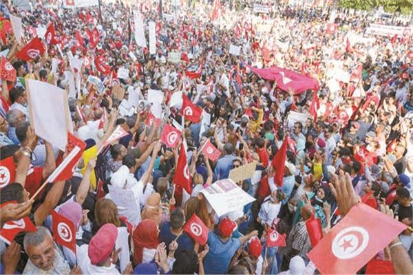 مئات آلألاف من المتظاهرين خرجوا لتأييد قرارات الرئيس قيس سعيد
