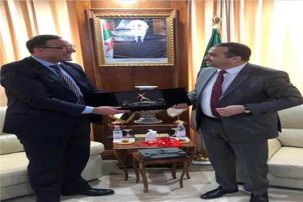سفير مصر في الجزائر يلتقي وزير الطاقة والمناجم الجزائري 