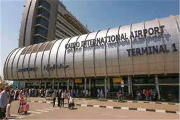 مطار القاهرة الدولي.