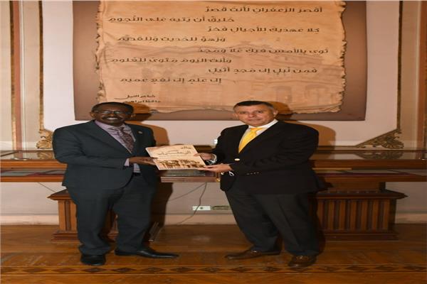 رئيس جامعه عين شمس يستقبل  رئيس إتحاد الجامعات الأفريقية
