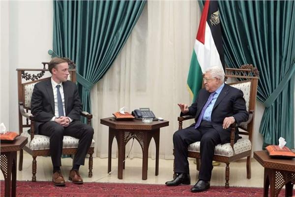 الرئيس الفلسطيني محمود عباس ومستشار الأمن القومي الأمريكي جيك سوليفان