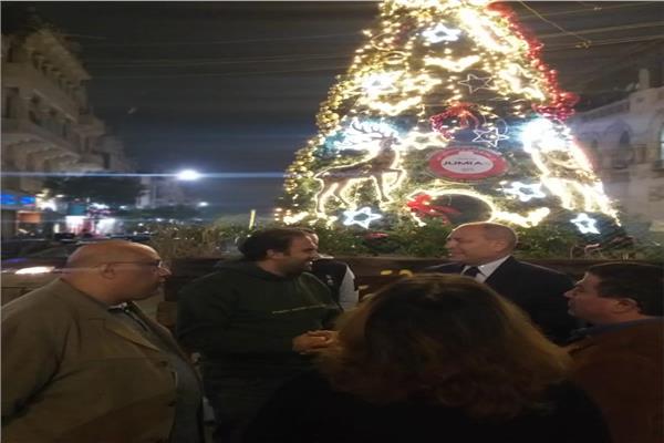 نائب محافظ القاهرة يتفقد تزين الكوربة استعداد لاحتفال بأعياد الميلاد