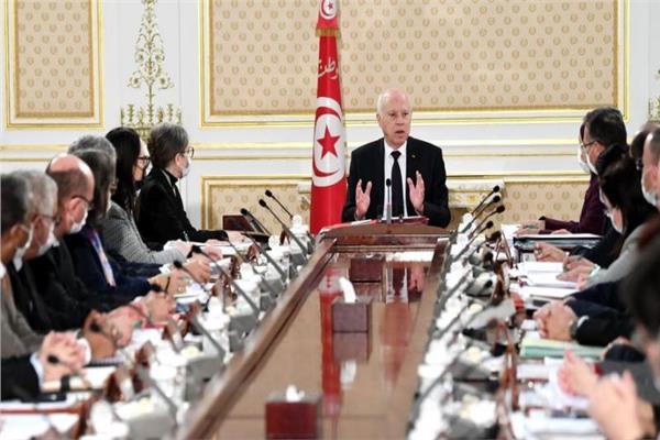 الرئيس التونسي قيس سعيد خلال اجتماعه مع مجلس الوزراء 