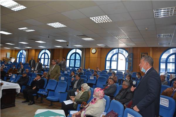 محافظ المنيا خلال اجتماع المجلس التنفيذي