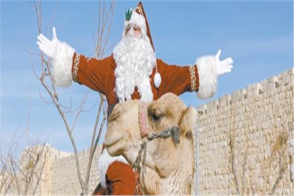 بابا نويل القدس يجوب شوارع البلدة القديمة 
