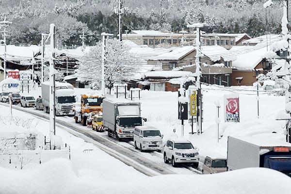  الثلوج الكثيفة تغطى اليابان   