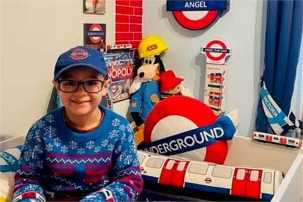أصغر طفل يسعى لتحطيم رقم قياسي لزيارة جميع محطات مترو لندن الـ272