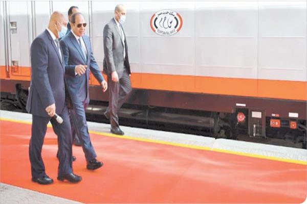  الرئيس عبدالفتاح السيسى يتفقد الوحدات المتحركة الجديدة بالسكة الحديد