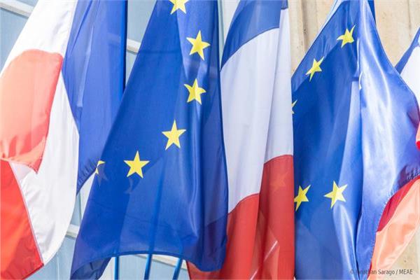 أعلام فرنسا والاتحاد الأوروبي