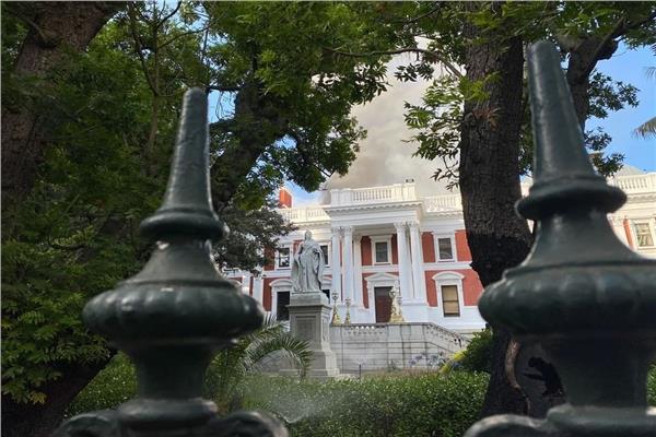 حريق  في مقر برلمان جنوب إفريقيا 