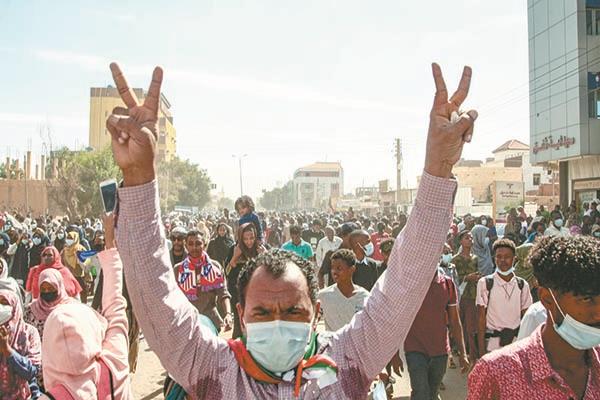 الاضطرابات تعم العاصمة السودانية الخرطوم منذ أكتوبر الماضى ( صورة من أ ف ب)