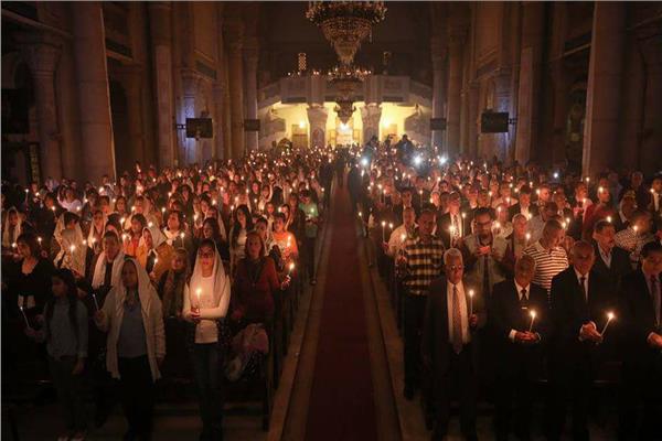 كنائس الإسكندرية تستقبل المصلين في قداس عيد الميلاد المجيد 