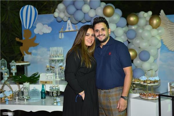 مصطفى خاطر يحتفل بعيد ميلاد زوجته 
