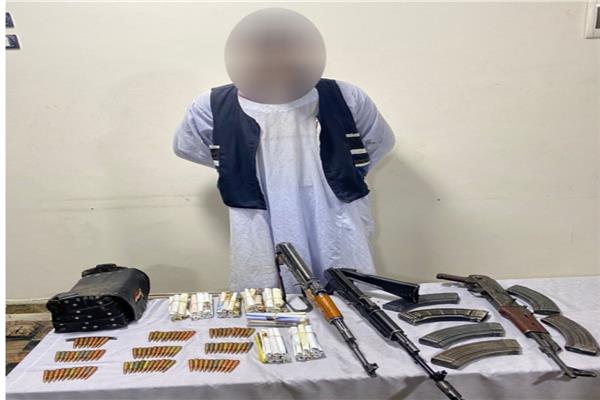 ضبط تاجر مخدرات بـ«بانجو وأسلحة آلية» بأسوان 