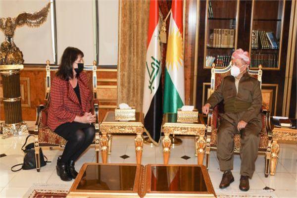 الزعيم الكردي مسعود بارزاني خلال لقاءه برئيسة المفوضية الأمريكية للحريات الدينية