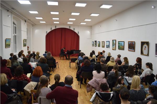 سفارة مصر في بلجراد تنظم جولة للفنان المصري محمد شمس عازف البيانو في ٤ مدن بصربيا    