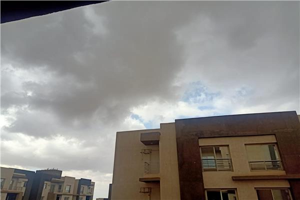 سقوط امطار على القاهرة الجديدة