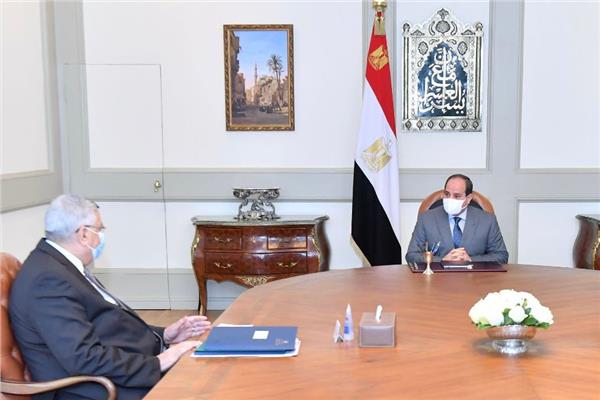 الرئيس السيسي خلال اجتماعه مع الدكتور محمد عوض تاج الدين