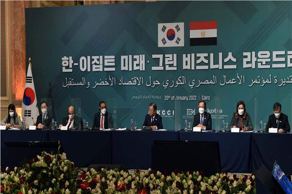 رئيس كوريا الجنوبية خلال المائدة المستديرة