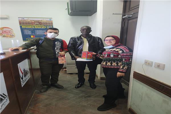 إدارة الوافدين بجامعة الإسكندرية تحتفل مع طلابها بالعام الميلادي الجديد