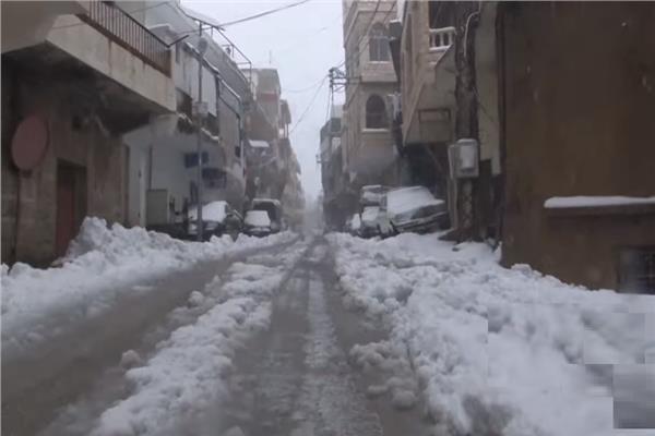 عاصفة ثلجية شديدة تعوق حركة الحياة في لبنان