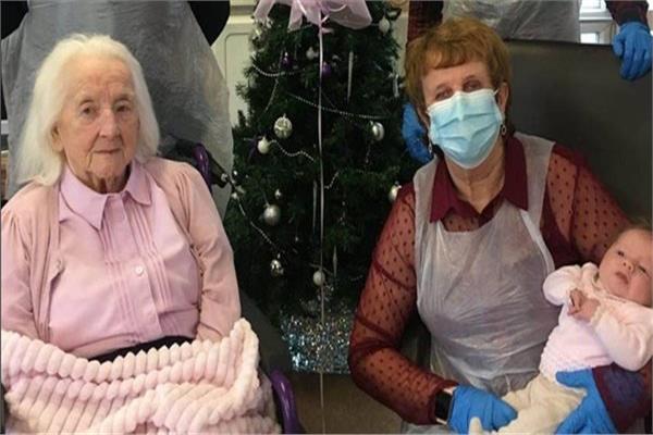 جدة بريطانية تحتفل بأول حفيدة لها منذ 75 عاماً
