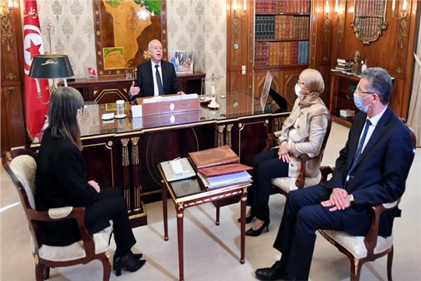 اجتماع الرئيس التونسي مع رئيسة الحكومة ووزيرة العدل ووزير الداخلية