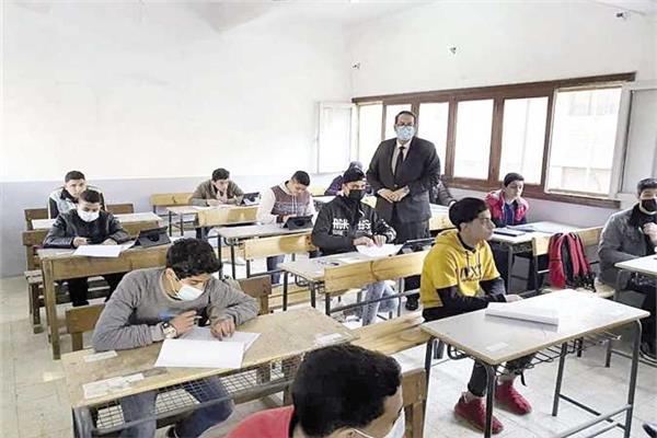 تعليم المنيا : 30589 طالب وطالبة يؤدون امتحانات مادة الإنجليزي دون شكاوي 