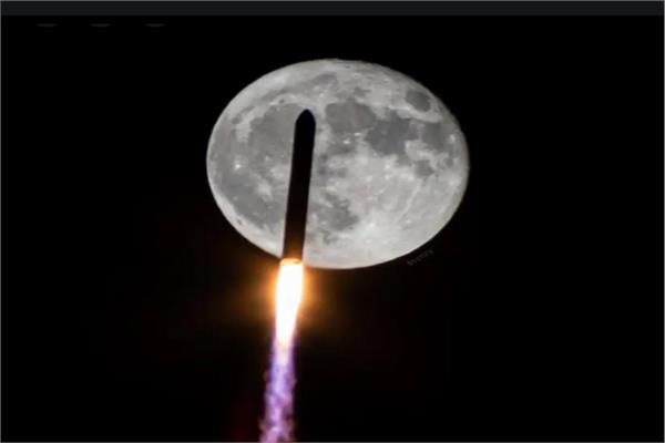 اصطدام صاروخ بسطح القمر