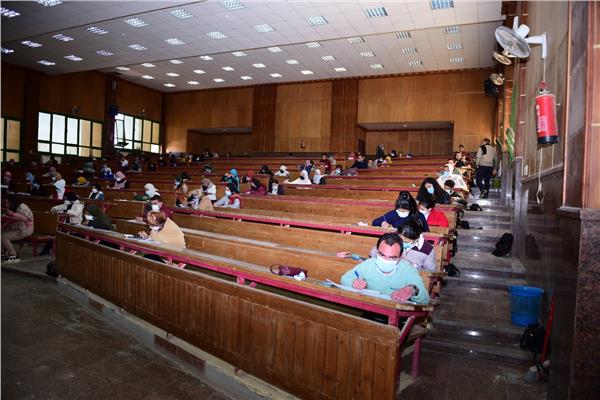 رئيس جامعة سوهاج يتابع امتحانات الفصل الدراسي الأول في أسبوعها الاخير