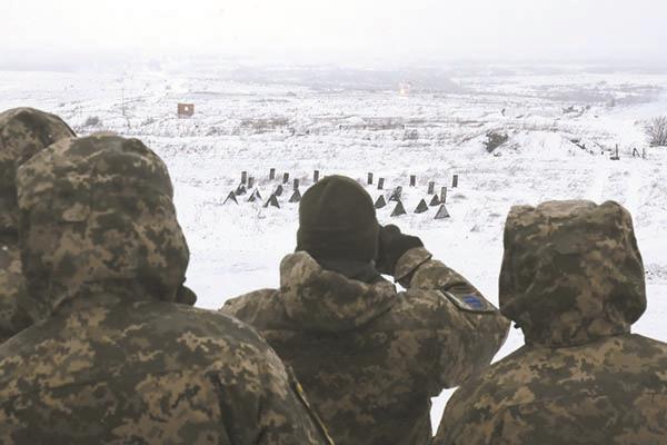 عناصر من الجيش الاوكرانى أثناء تدريبات عسكرية     