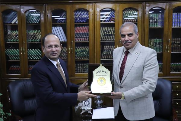 سفير باكستان بالقاهرة يشيد بجهود جامعة الأزهر في نشر الوسطية والاعتدال في العالم