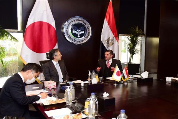 رئيس هيئة الاسنثمار يلتقي سفير اليابان لدى القاهرة