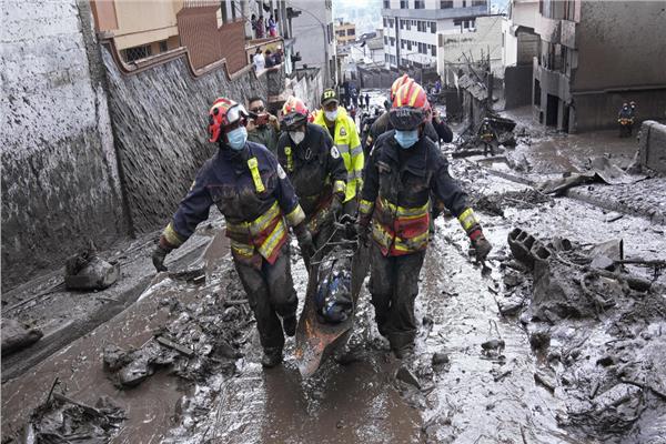 مقتل ما لا يقل عن 18 شخصا إثر انزلاق ترابي في العاصمة كيتو
