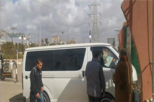 وصول جثمان عايدة عبدالعزيز الي مسجد الشرطة بالشيخ زايد