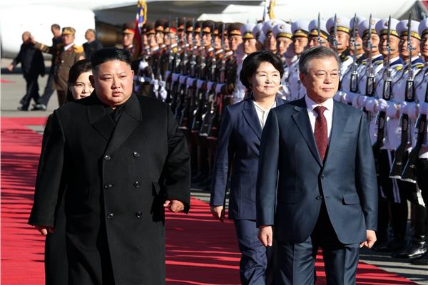رئيس كوريا الجنوبية مع زعيم كوريا الشمالية