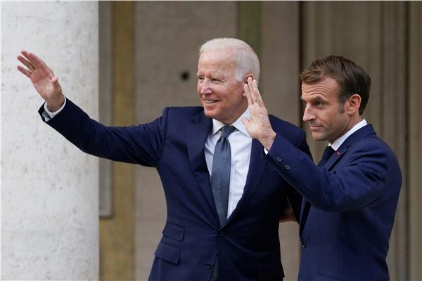 الرئيسان الفرنسي ماكرون والامريكي بايدن 