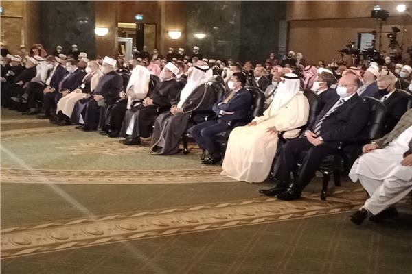 اثناء حضور محافظ القاهرة لافتتاح المؤتمر العام الثانى والثلاثون للمجلس الأعلى للشئون الإسلامية