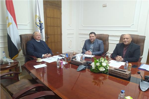 محافظ القاهرة يعقد اجتماعا لمتابعة منظومة المتغيرات المكانية بالعاصمة